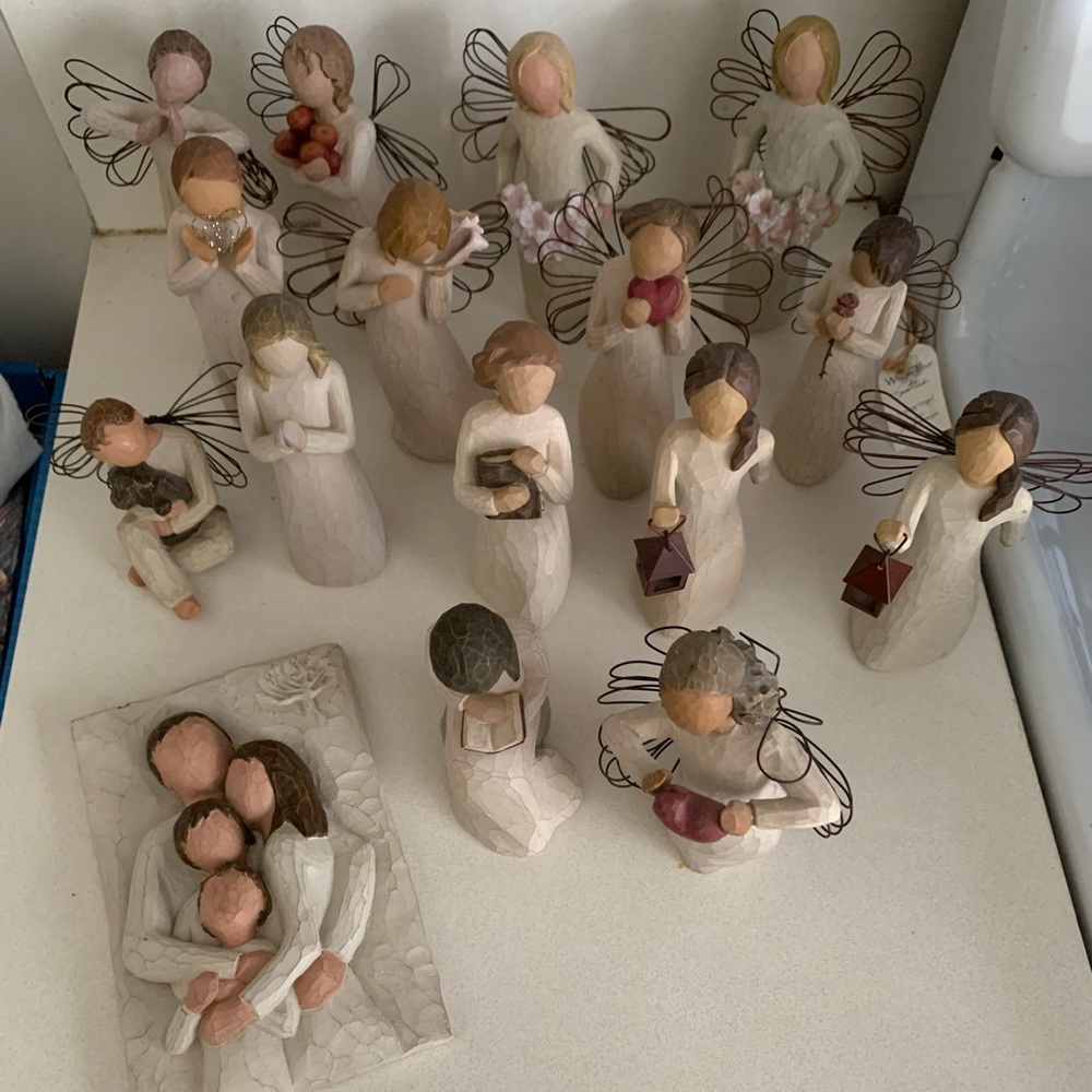 16 assorted Willow Tree figurines